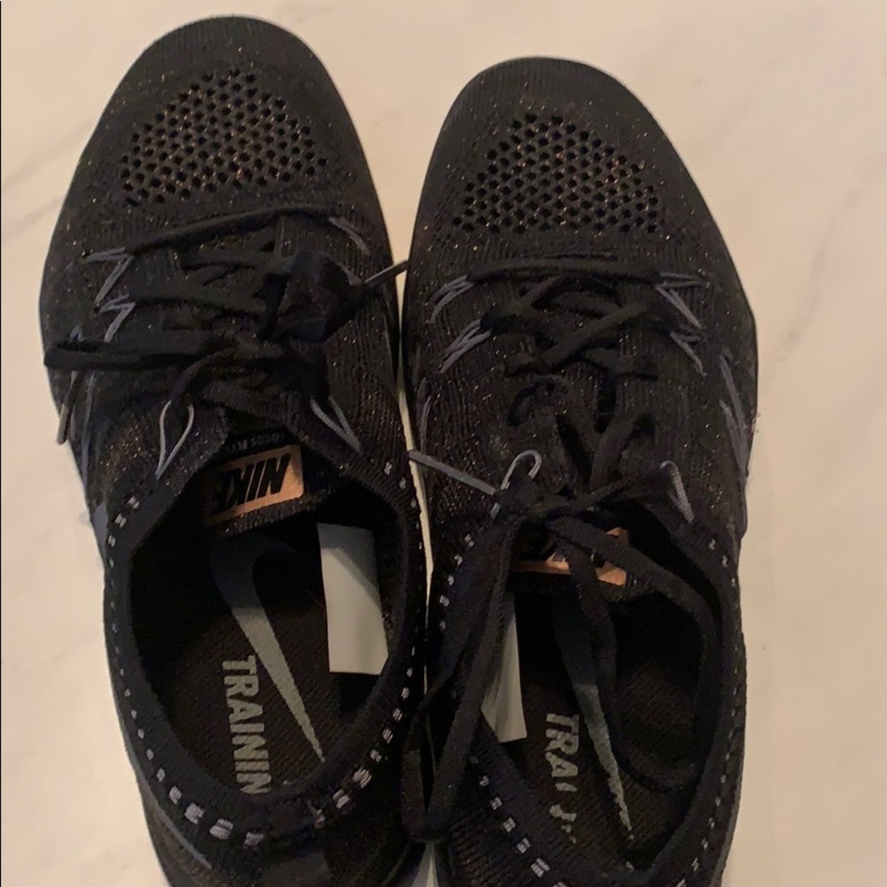 Size 7 Nike Focus Flyknit